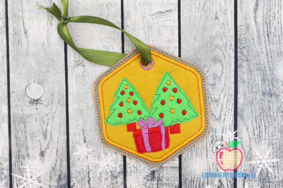 Review: Christmas Gift with Tree ITH Ornament Design